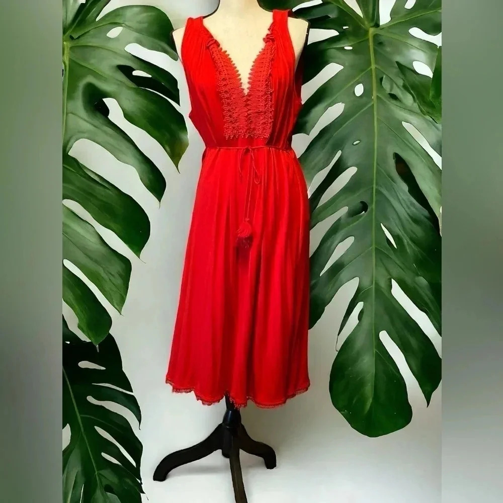 🌹Red Elie Tahari midi dress 🌹